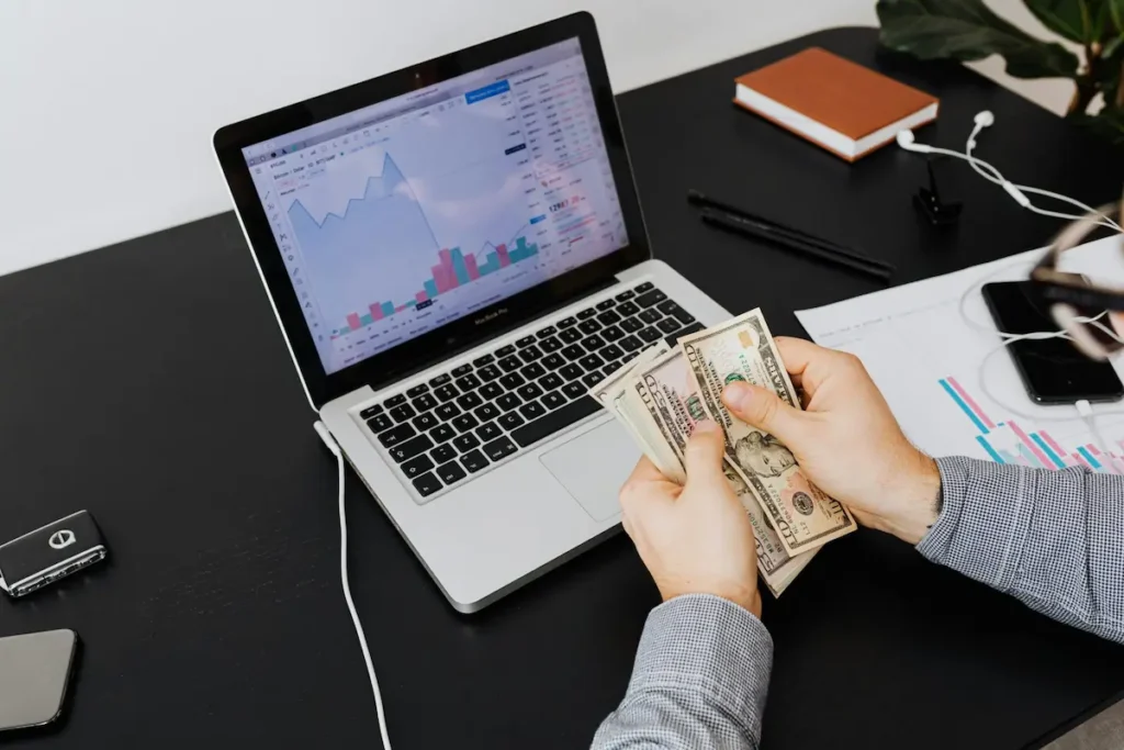 Foreign income being calculated for Thailand tax reporting